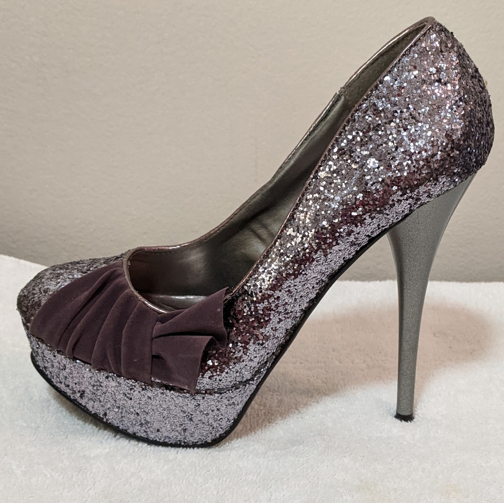 Qupid Women's Glitter/Velvet High 5.5"Heels Size 7